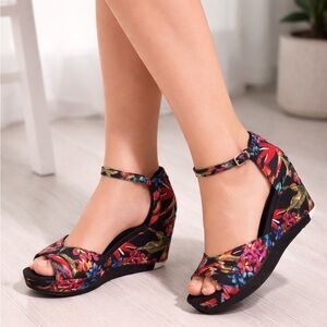 Toms flowers designed platform shoes